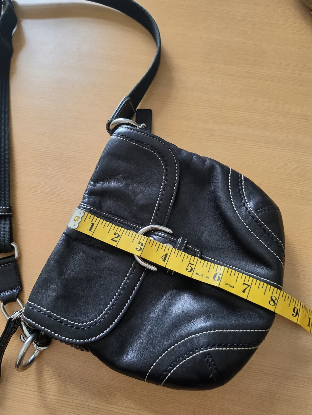 Coach Soho Black Leather Flap Bag Contrast Stitch Turnlock Y2K - Picture 11 of 12